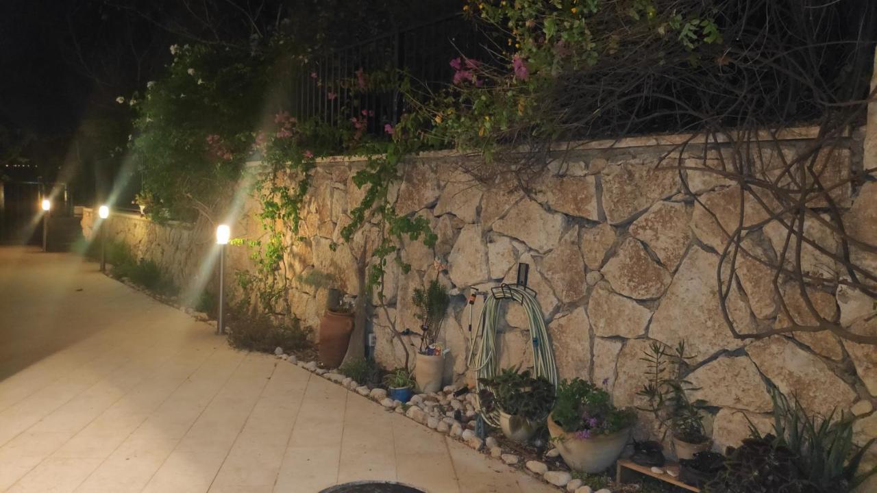 בית האומנים Artist Home Neve Ilan Eksteriør bilde